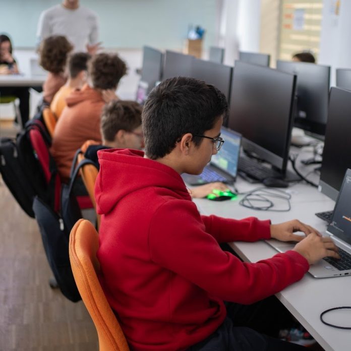 coder.dojo.uvt.calculator
