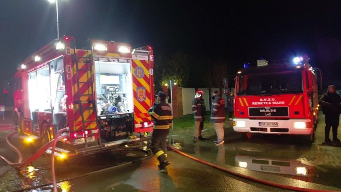 incendiu.remetea.masini.pompieri