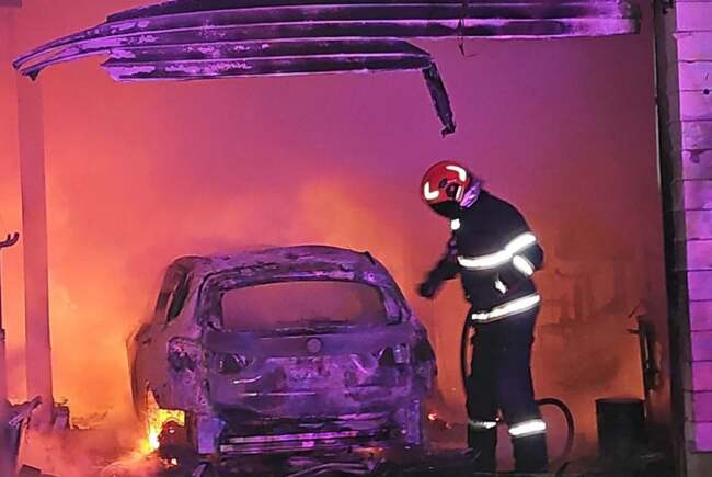 incendiu garaj masina