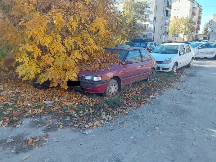 masina.abandonata.politia.locala